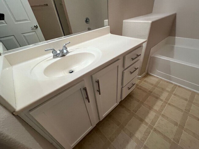 Building Photo - Henderson - 2 bedroom condo
