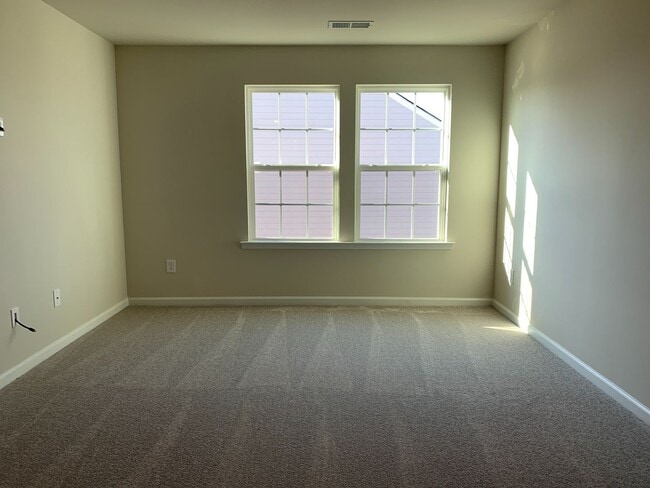 Building Photo - Resort life for your family in the Palisades!