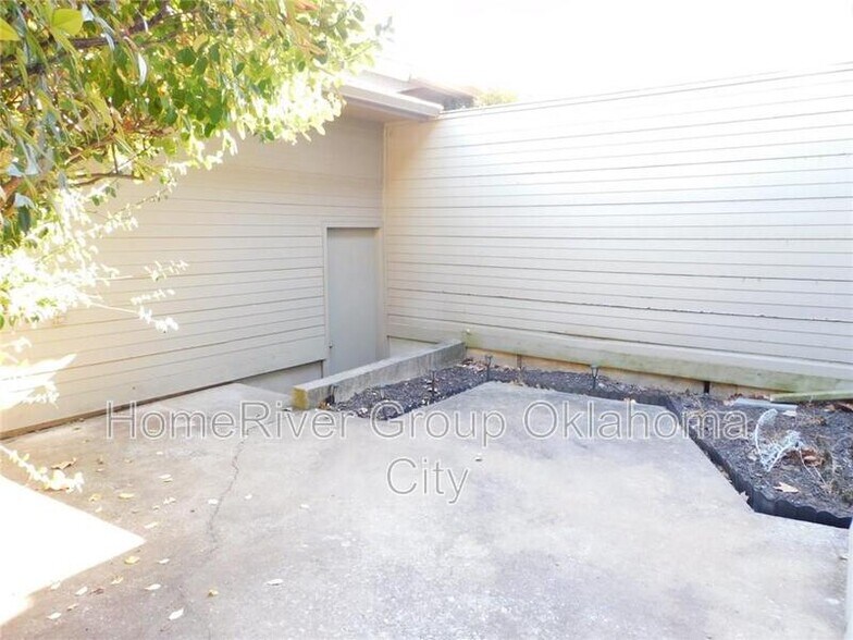 Building Photo - 1330 Hunters Ridge Rd