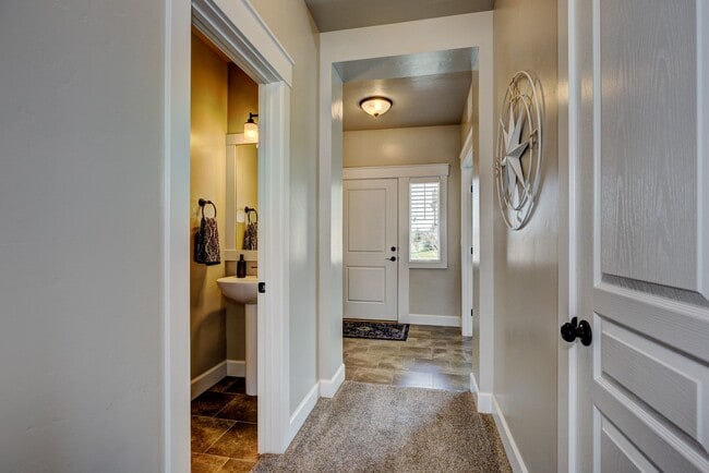 Building Photo - Beautiful Home in the Heart of Eagle