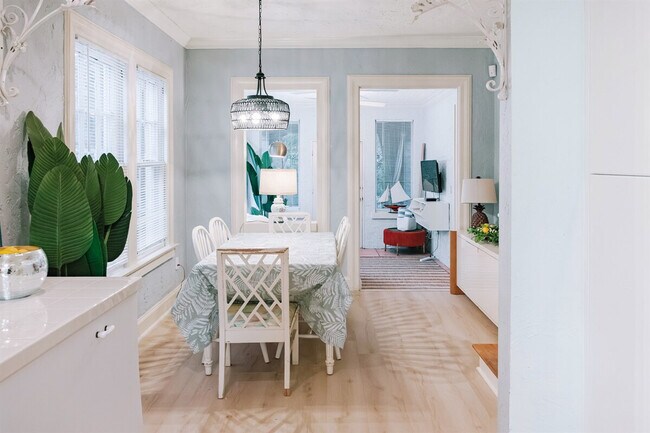 Building Photo - 519 28th St