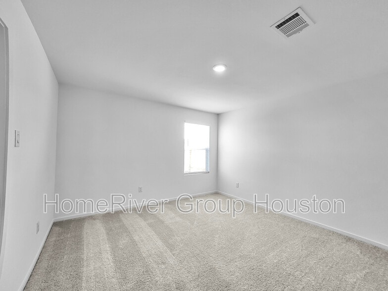 Building Photo - 16492 Blossom Grv Dr