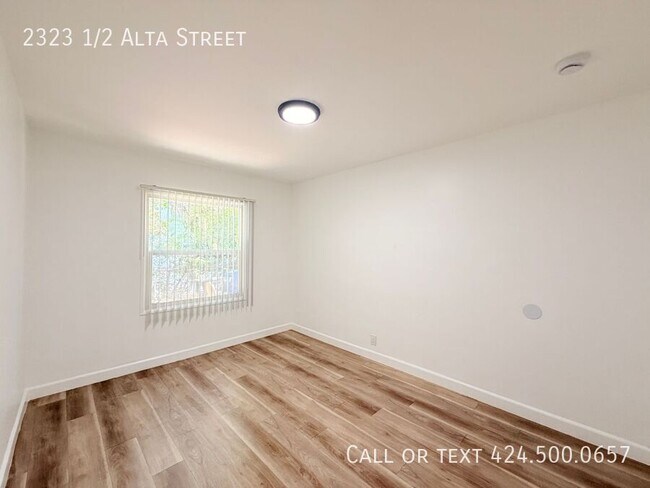 Building Photo - 2323 1/2 Alta Street-