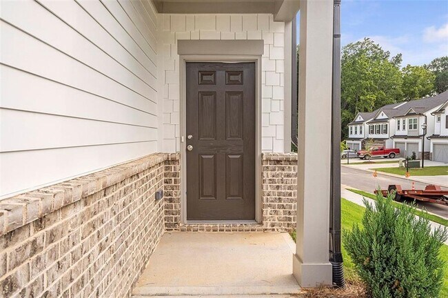 Building Photo - 5740 Thornton Dr