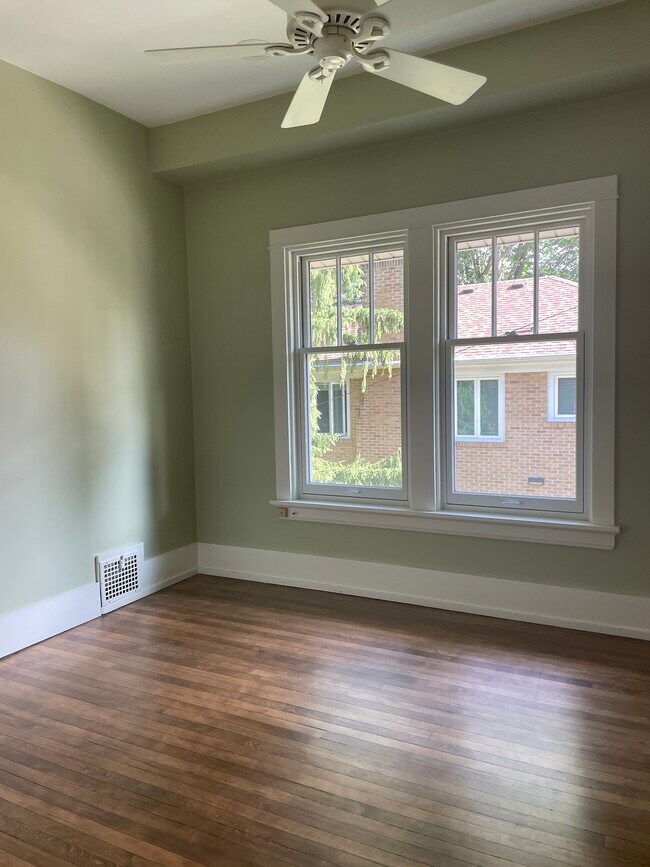 Building Photo - 1662 Wealthy St SE