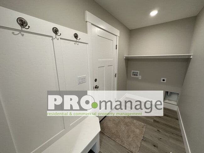 Building Photo - 3 Bed, 2 Bath Single Family Home w/ 2-Car Garage - Idaho Falls