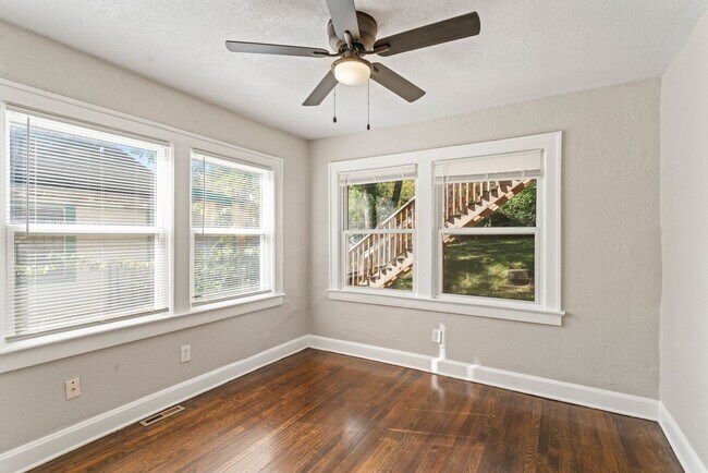 Building Photo - Affordable 2-Bed Home in Kansas City — Hardwood Floors, Porch & Pet-Friendly!