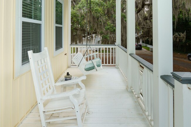 Building Photo - Four Bedroom Home on Ladies Island