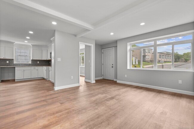 Building Photo - 389 Highland Ave