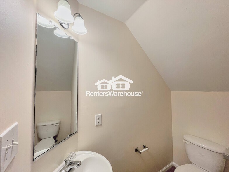 Building Photo - 4816 Kennebeck Ave