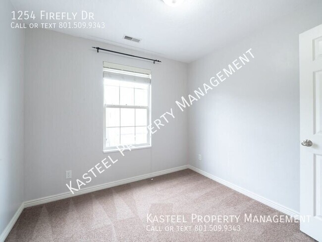 Building Photo - 1254 Firefly Dr