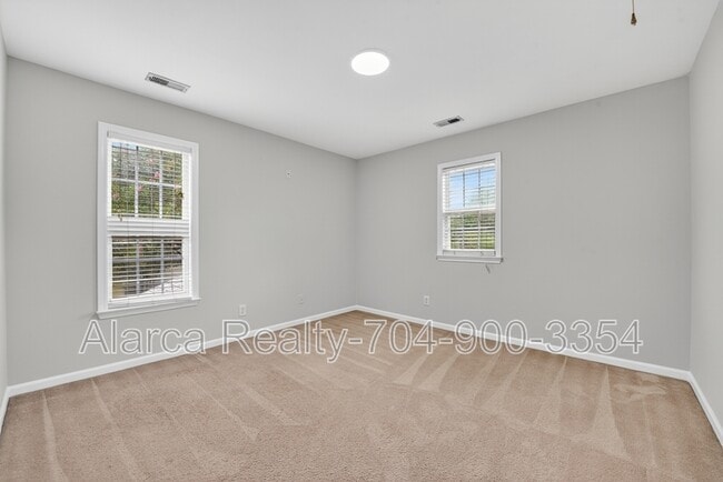 Building Photo - 9205 Mitchell Glen Dr