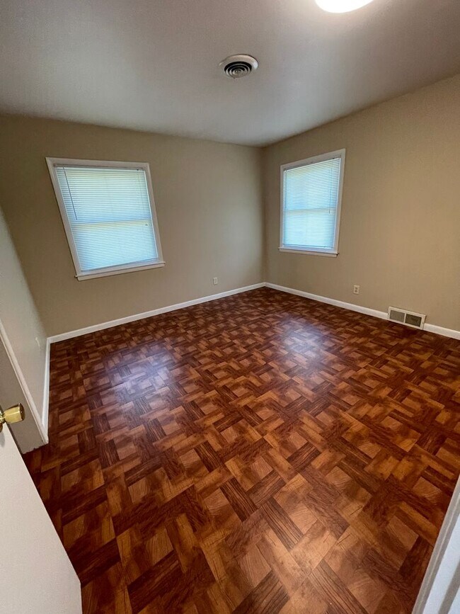 Building Photo - 2 Bedroom, 2 Bathroom House with Attached Garage