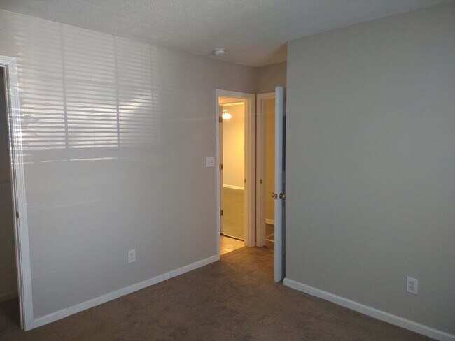 Building Photo - Delightful Two Bedroom Two Full Bath Home!