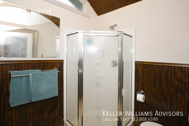 Building Photo - 2652 Bellevue-
