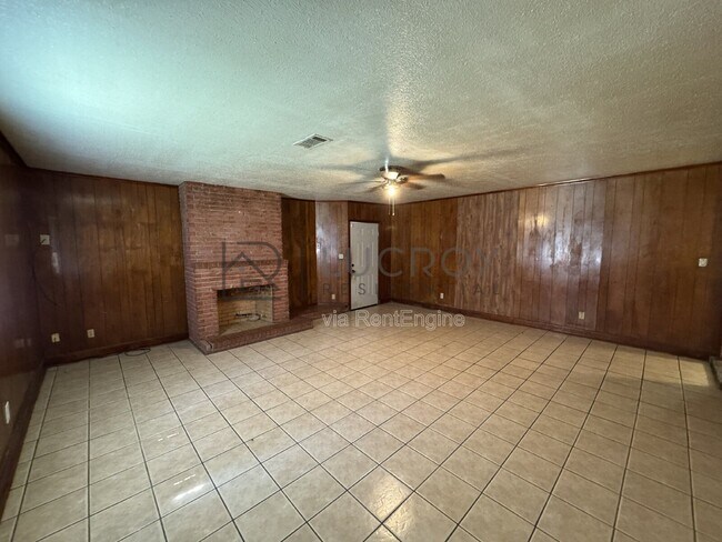 Building Photo - 577 Dryden Ave
