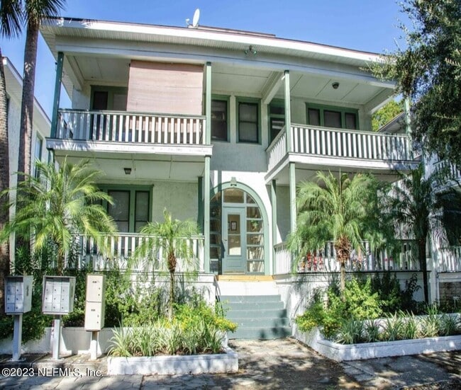 Building Photo - 2743 Vernon Terrace