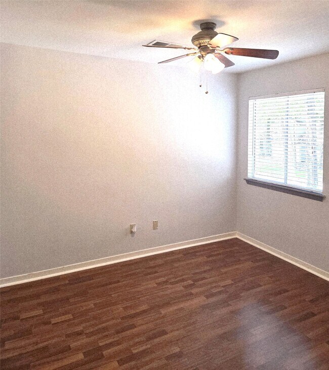 Building Photo - 58 Breezy Point Pl