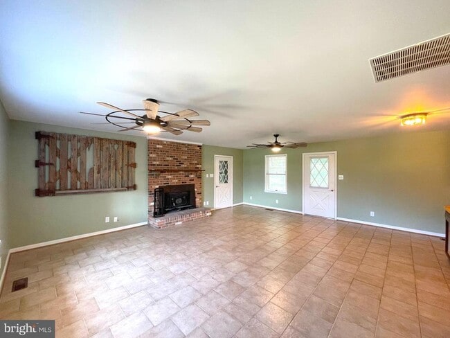 Building Photo - 10960 Earnshaw Ln