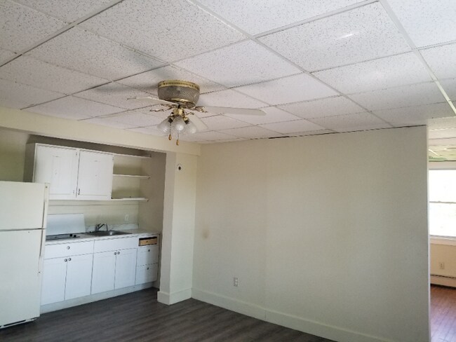Building Photo - 127 Monomonock Rd