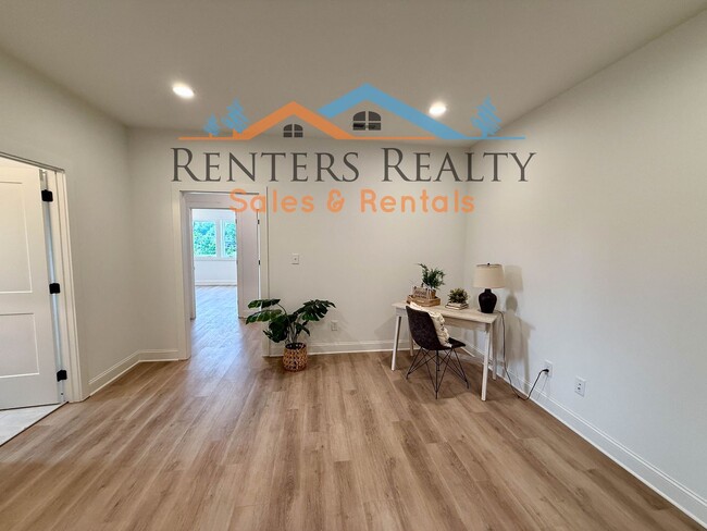 Building Photo - Stunning 3 Bedroom with Rooftop Terrace