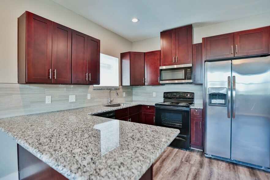 Building Photo - 3245 Dixie Dr