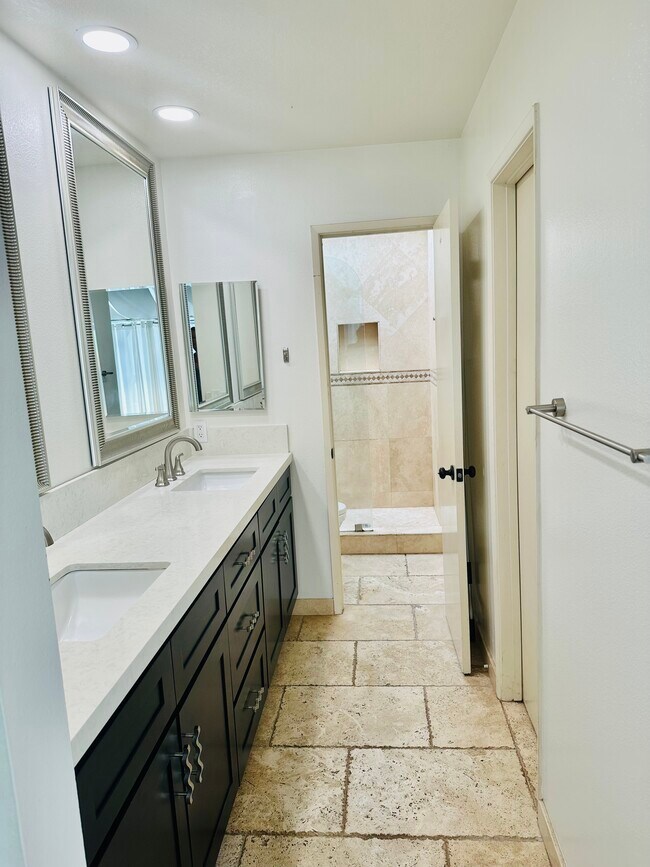Building Photo - 16124 Twinkle Cir