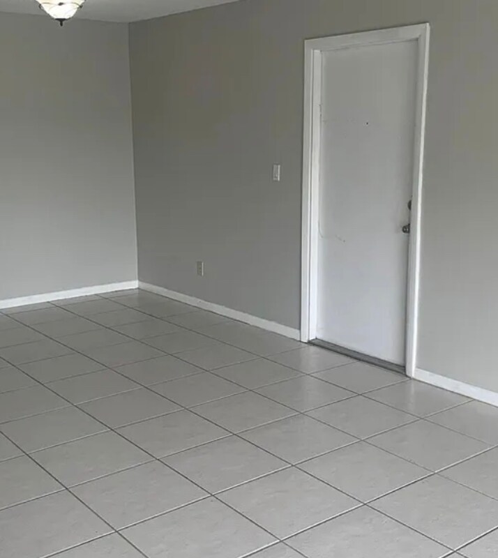 Building Photo - 770 NW Fork Rd