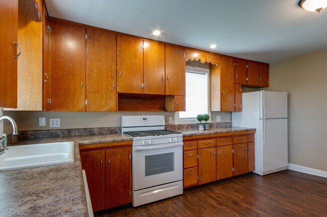 Building Photo - Country House in the Rock Creek School Dis...