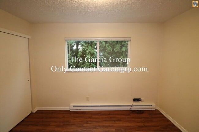 Building Photo - 22923 SW Pine St