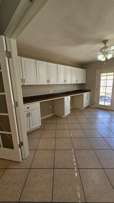 Building Photo - 711 S Roca St