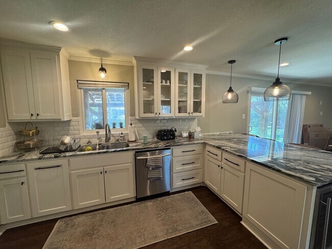 Building Photo - Beautifully Maintained Corner Lot Waco Home