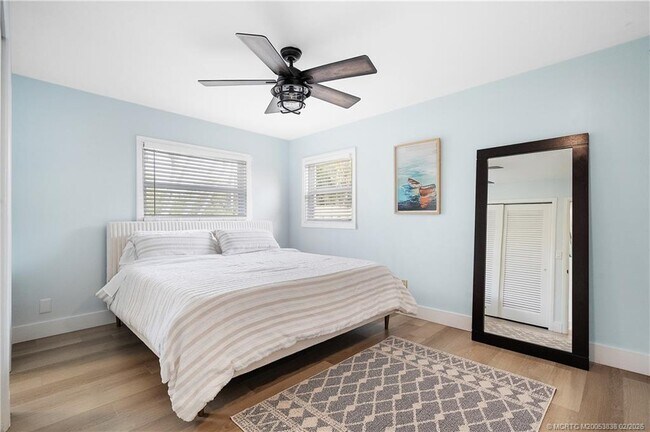 Building Photo - 901 E Madison Ave