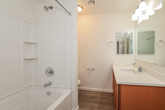 Building Photo - 2547 W Lynne Ave