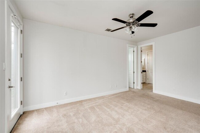 Building Photo - 2005 Bluebonnet Ln