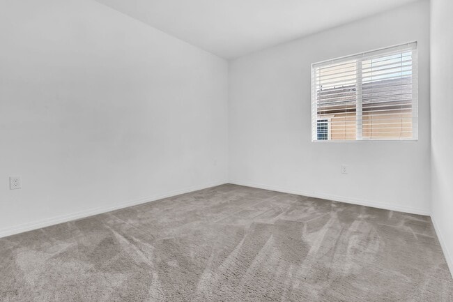 Building Photo - 19132 Ash Grv St