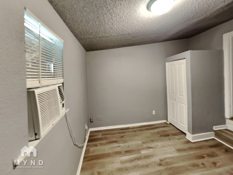 Building Photo - 1805 Trenton Dr