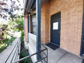 Building Photo - 334 E Mulberry St