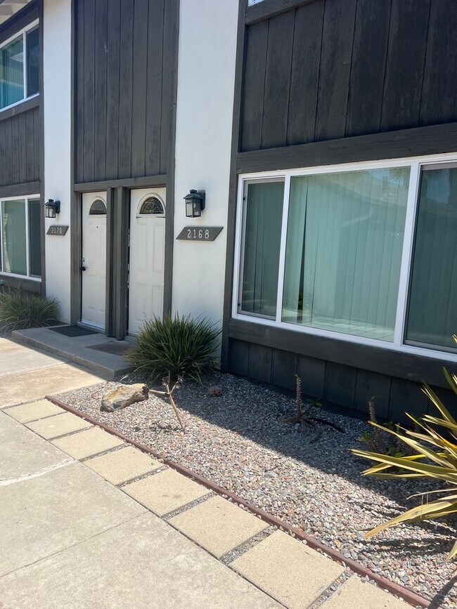 Building Photo - 2168 Via Sonora