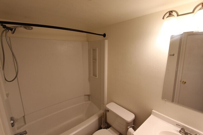 Building Photo - Ground-Level 2 Bedroom Condo in Pineview Village | Covered Parking + Storage