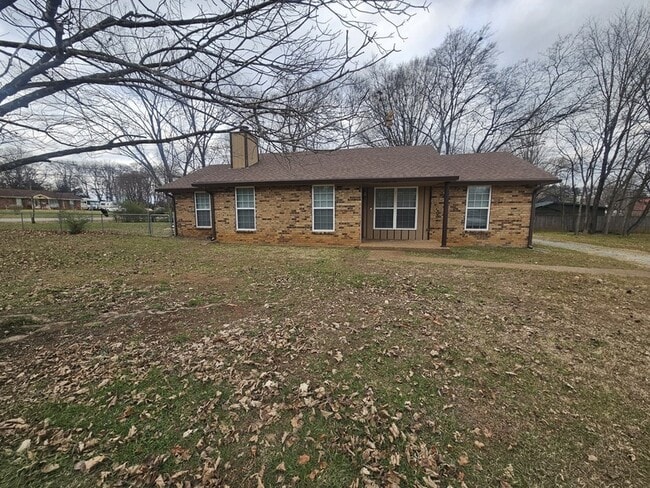 Building Photo - 101 Edgewood Dr