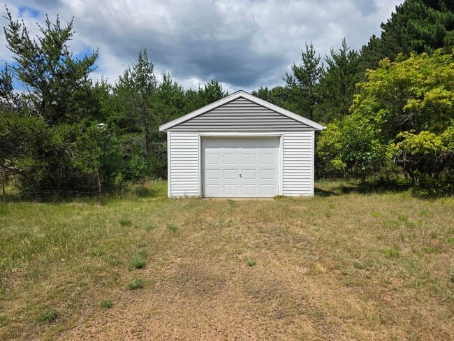 Building Photo - 2 Bed 1 Bath in Nekoosa