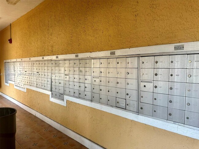 Building Photo - 10581 SW 155th Ct