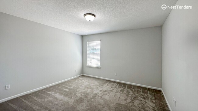 Building Photo - Four Bedrooms in the Heart of Nassau County!