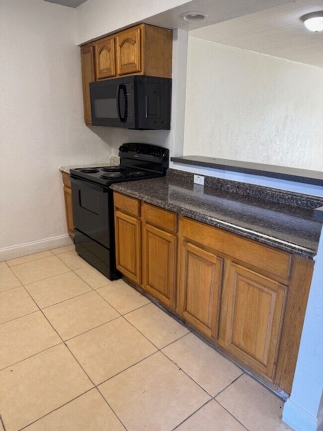 Building Photo - Gorgeous Sunset views. 2 bedroom 2 bath condo