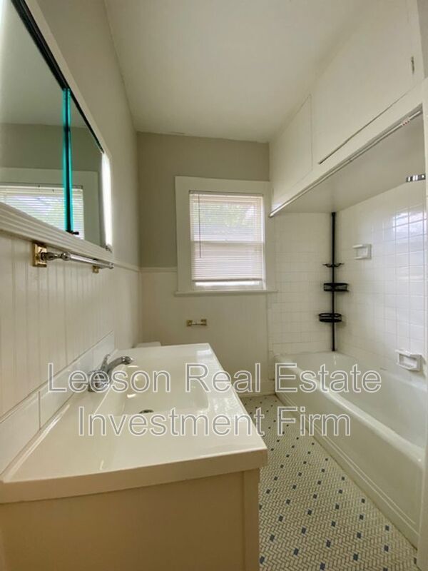Building Photo - 819 Linden St