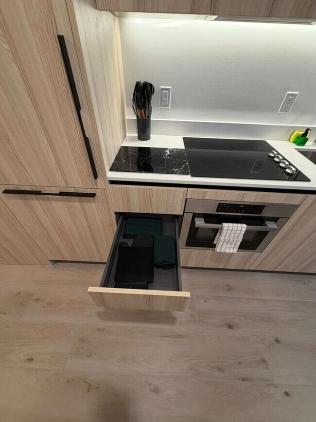 Building Photo - 225 N Miami Ave