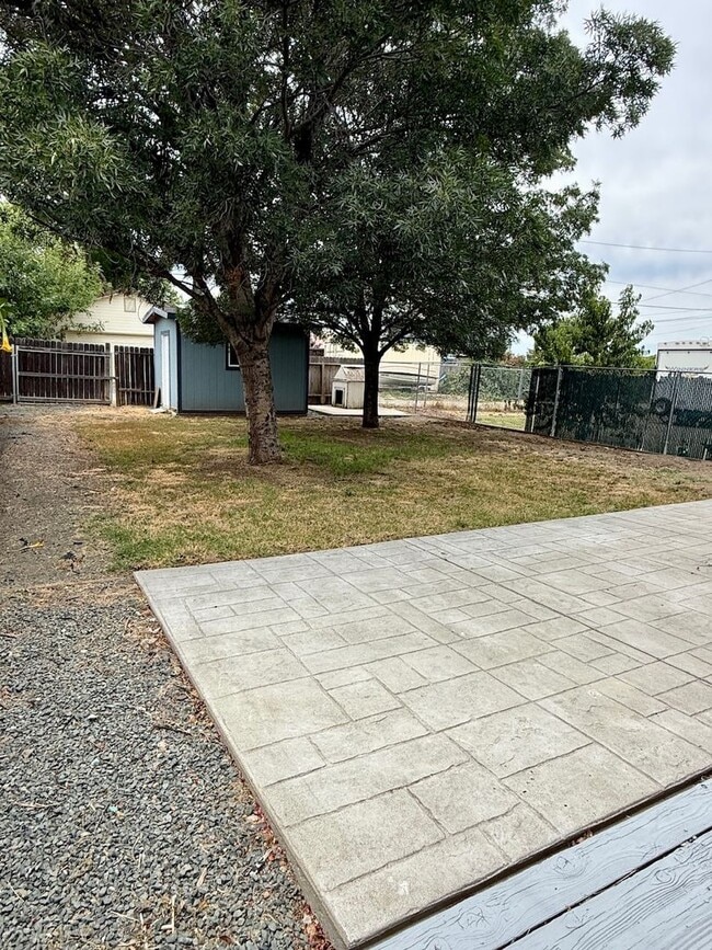 Building Photo - Beautiful 3 bedroom 2 bath house!
