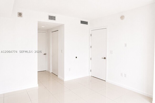 Building Photo - 5252 Paseo Blvd