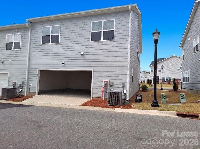 Building Photo - 8823 Arrington Hall Dr